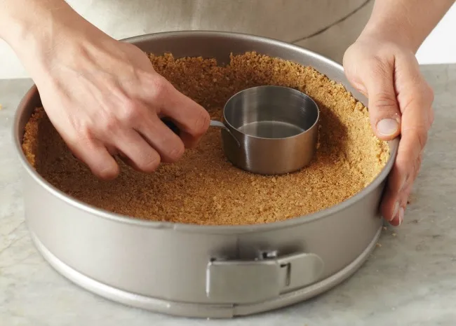 spreading cheesecake base